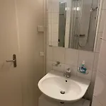 Gemuetliche Zimmer Mit Eigenem Badezimmer Am Guter Lage Берн