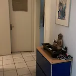 Rum i privatbostad Mit Privatem Badezimmer In Guter Lage