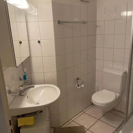 Rum i privatbostad Gemuetliche Mit Eigenem Badezimmer Am Guter Lage