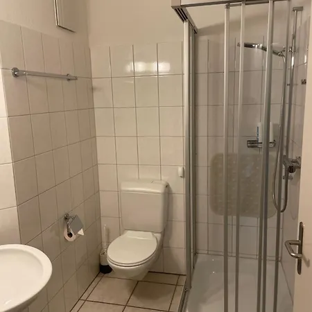 Zimmer Mit Privatem Badezimmer In Guter Lage Berno