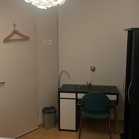 Zimmer Mit Privatem Badezimmer In Guter Lage