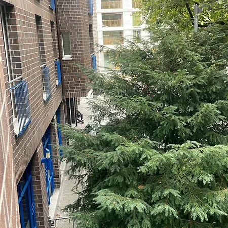 Gemuetliche Mit Eigenem Badezimmer Am Guter Lage Rum i privatbostad *