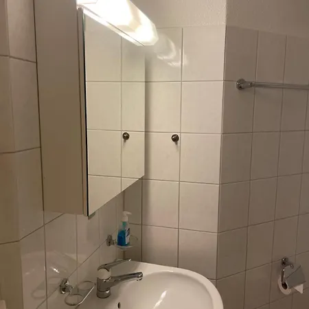 Rum i privatbostad Gemuetliche Mit Eigenem Badezimmer Am Guter Lage *