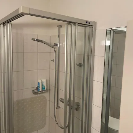 Zimmer Mit Privatem Badezimmer In Guter Lage