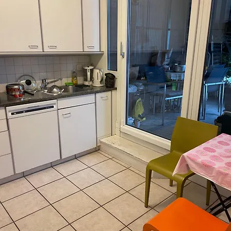 Mit Privatem Badezimmer In Guter Lage * Berno