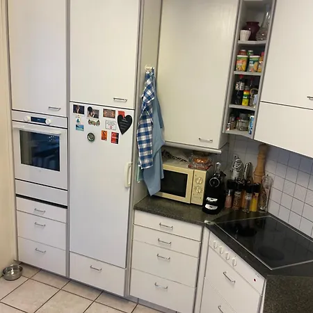 Gemuetliche Mit Eigenem Badezimmer Am Guter Lage Rum i privatbostad