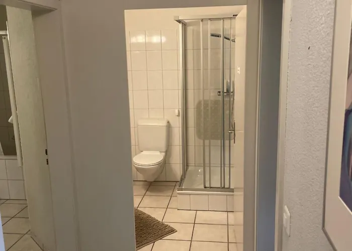 Rum i privatbostad Mit Privatem Badezimmer In Guter Lage
