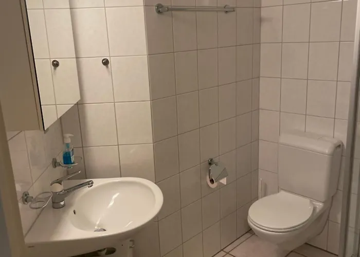 Rum i privatbostad Mit Privatem Badezimmer In Guter Lage