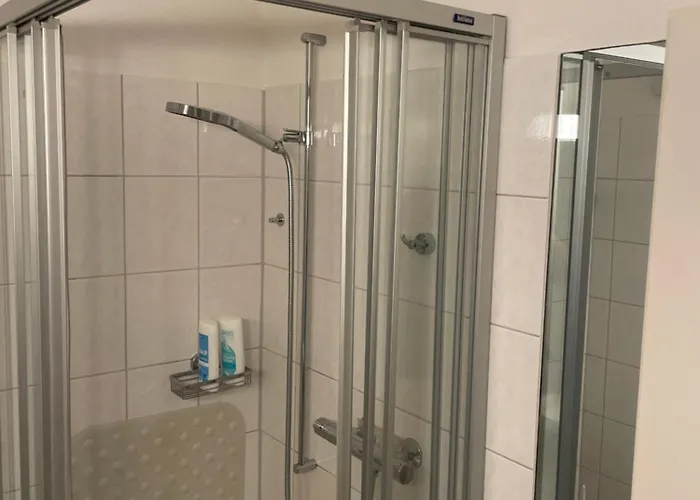 Mit Privatem Badezimmer In Guter Lage