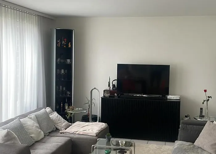 Mit Privatem Badezimmer In Guter Lage *